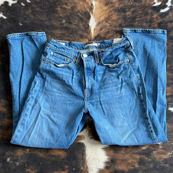 Levi Wedgie Straight Jean - Picture 2 of 2